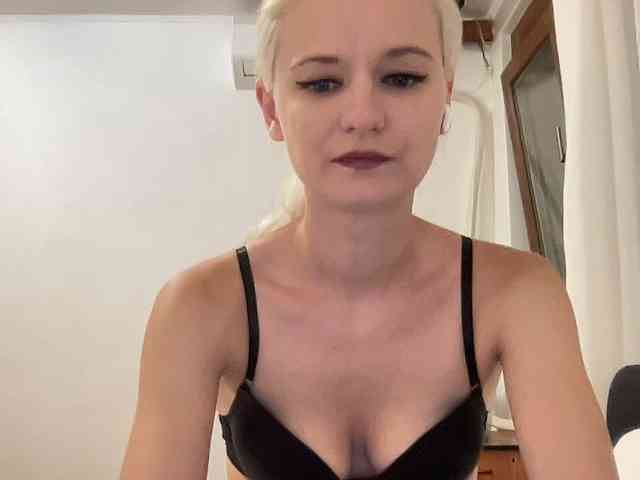 OnikaLove webcam