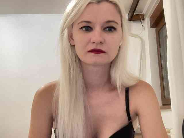 OnikaLove webcam