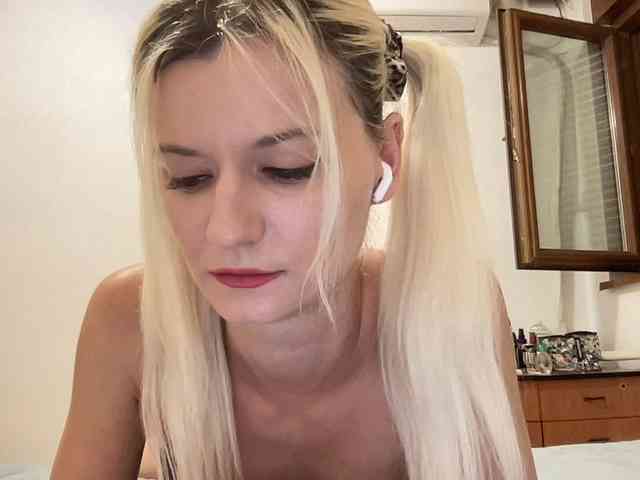 OnikaLove webcam