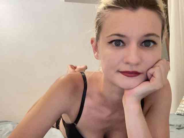 OnikaLove webcam