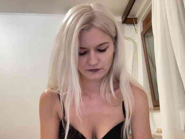 OnikaLove webcam