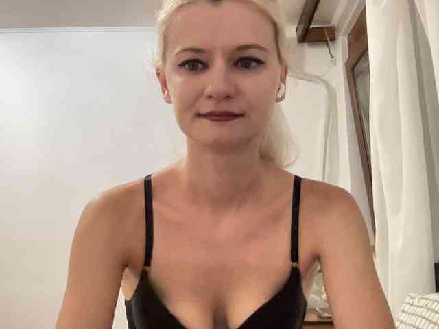 OnikaLove webcam