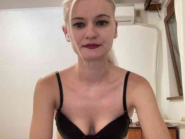 OnikaLove webcam