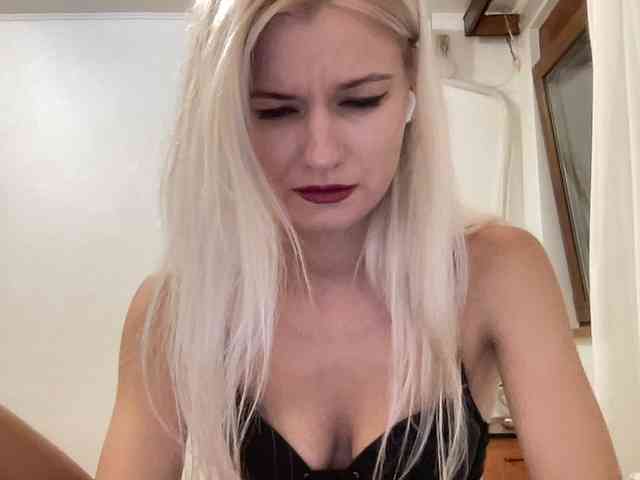 OnikaLove webcam