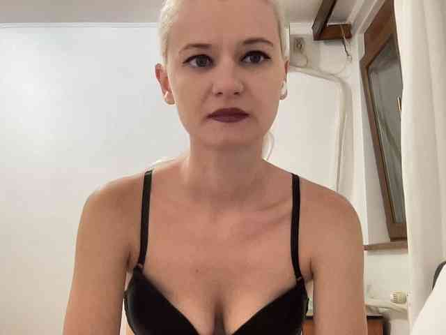 OnikaLove webcam