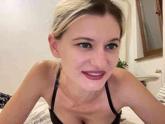 OnikaLove webcam