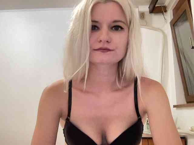 OnikaLove webcam