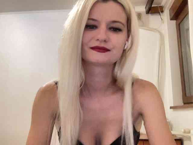 OnikaLove webcam