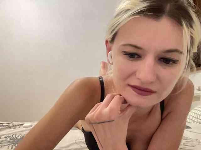 OnikaLove webcam