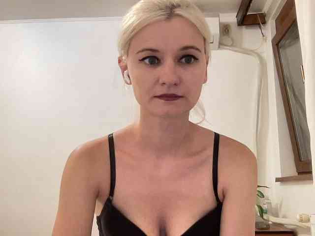 OnikaLove webcam