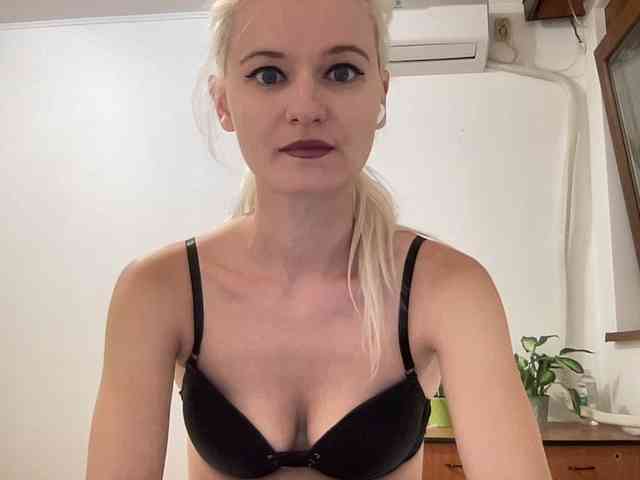 OnikaLove webcam