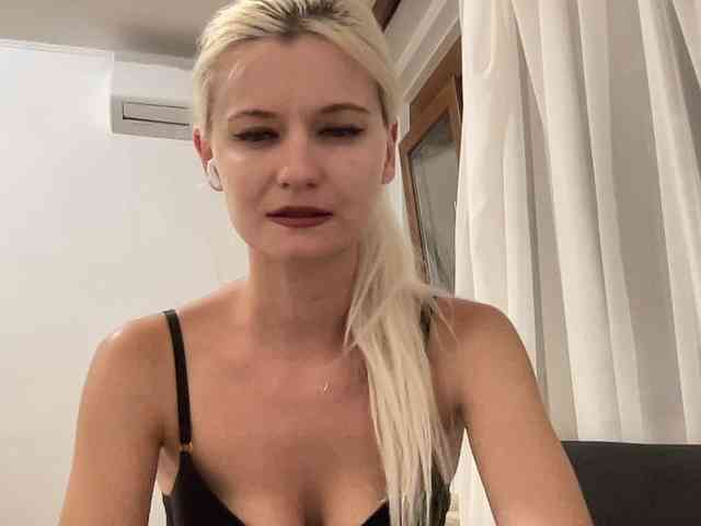 OnikaLove webcam