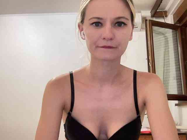 OnikaLove webcam