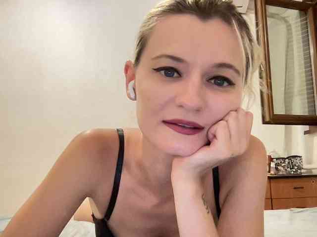 OnikaLove webcam