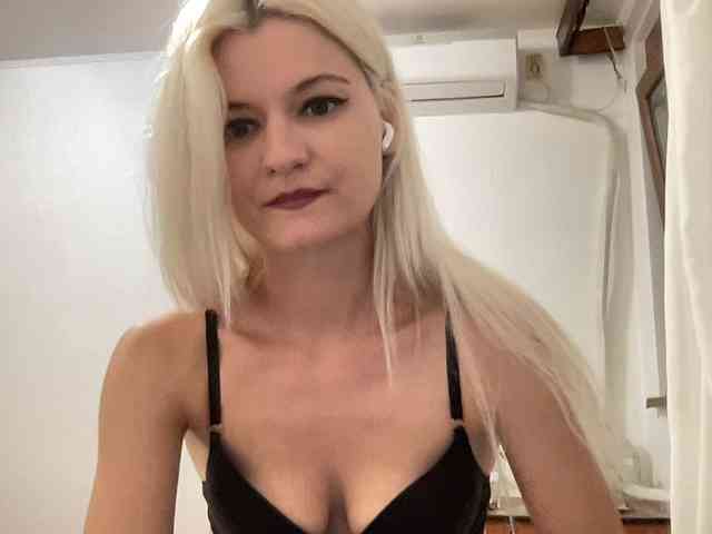 OnikaLove webcam