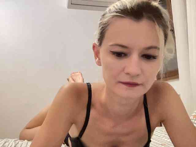 OnikaLove webcam