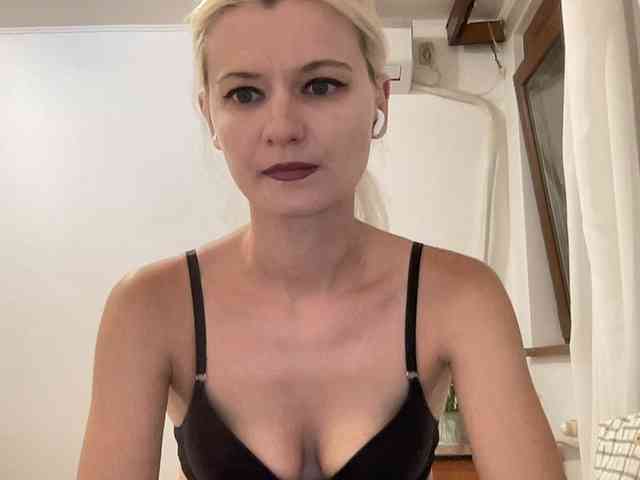 OnikaLove webcam
