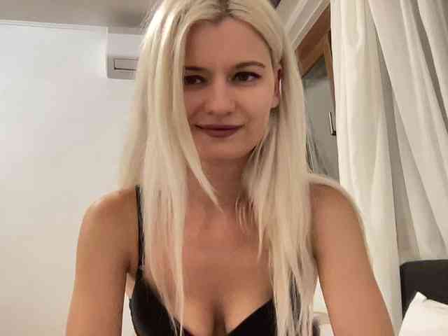 OnikaLove webcam
