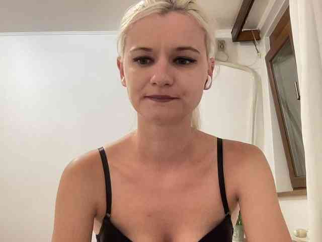 OnikaLove webcam