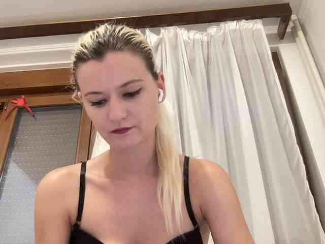 OnikaLove webcam