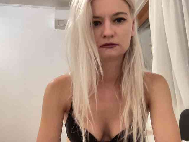 OnikaLove webcam