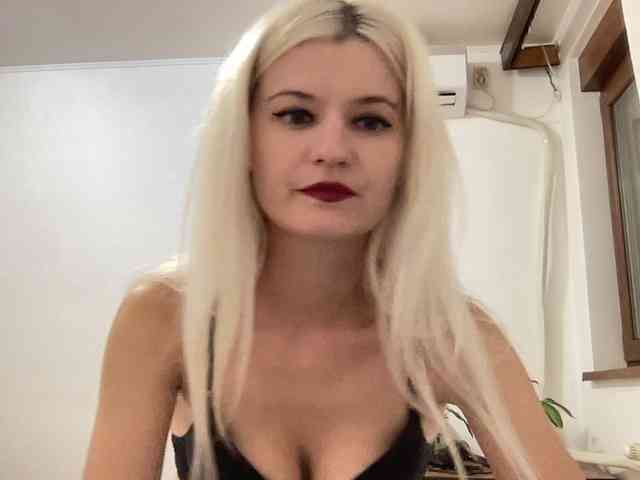 OnikaLove webcam