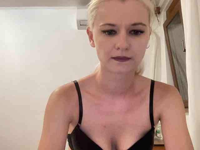 OnikaLove webcam