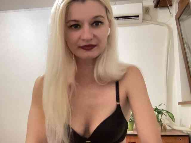 OnikaLove webcam