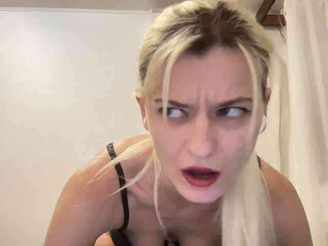 OnikaLove webcam