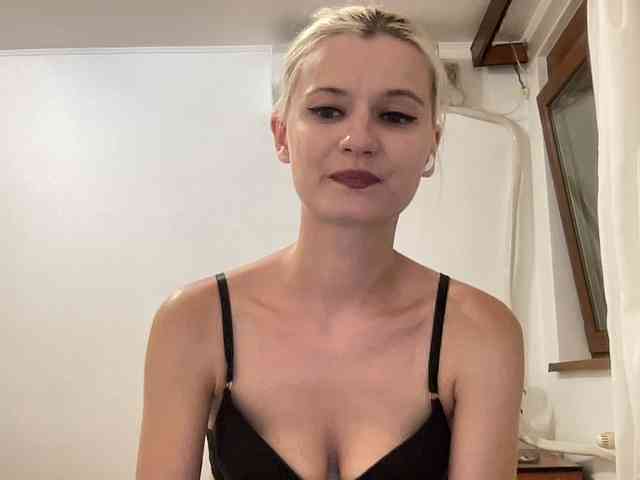 OnikaLove webcam