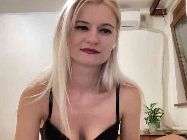 OnikaLove webcam