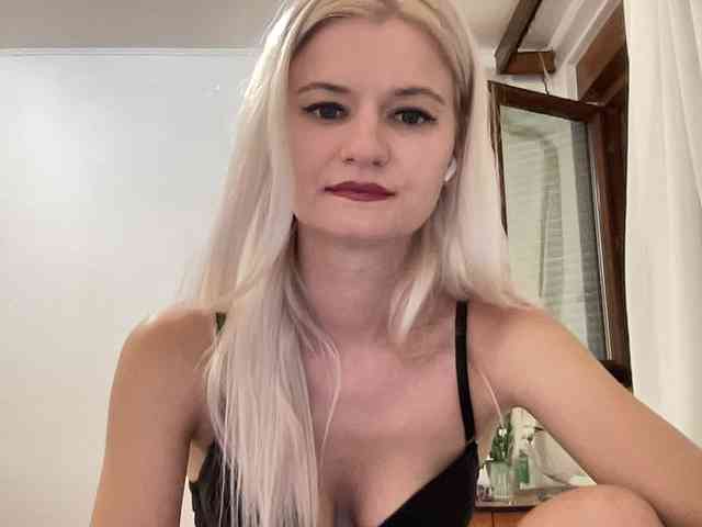 OnikaLove webcam
