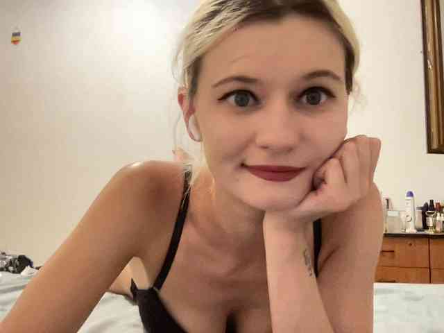 OnikaLove webcam