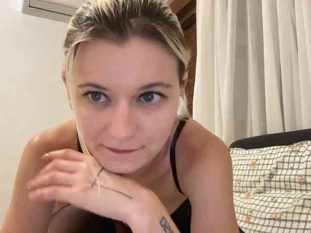 OnikaLove webcam