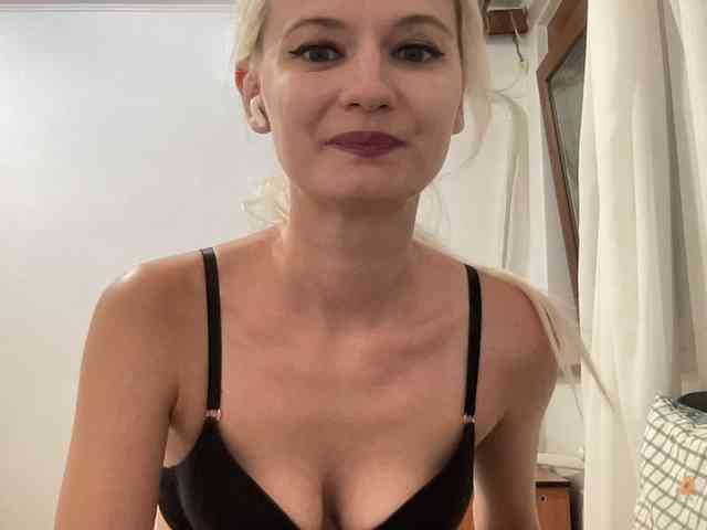 OnikaLove webcam