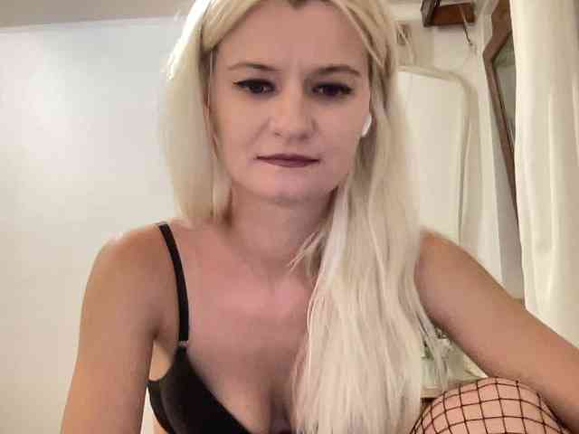 OnikaLove webcam