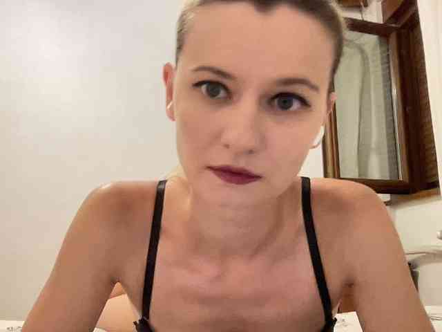 OnikaLove webcam