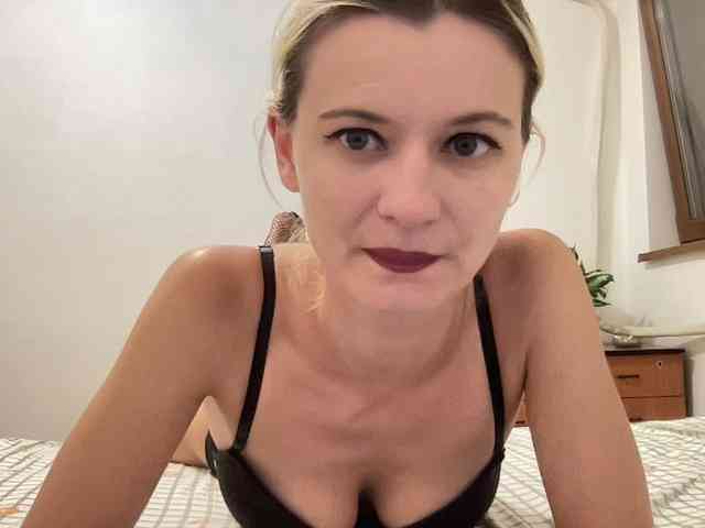 OnikaLove webcam