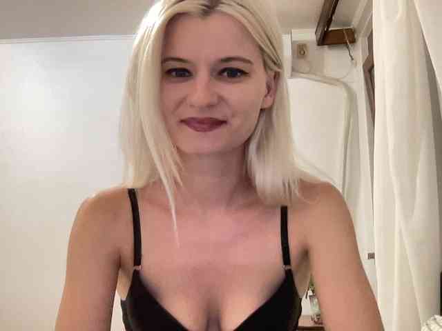 OnikaLove webcam