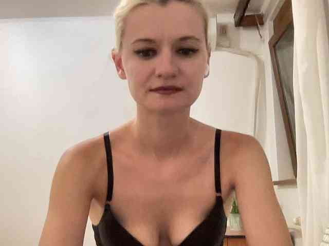 OnikaLove webcam