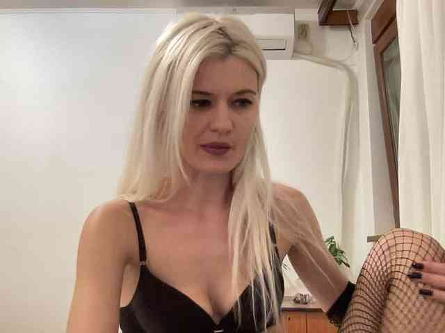 OnikaLove webcam