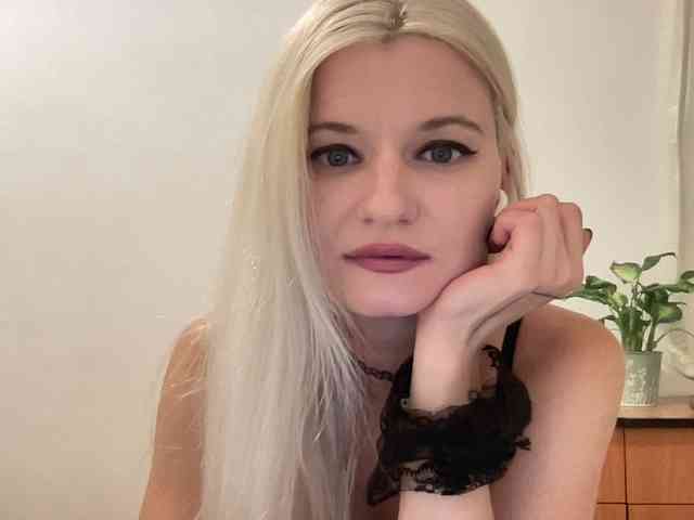 OnikaLove webcam