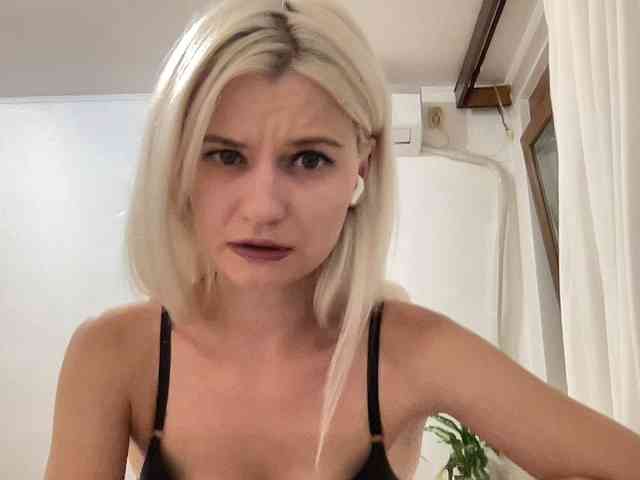 OnikaLove webcam