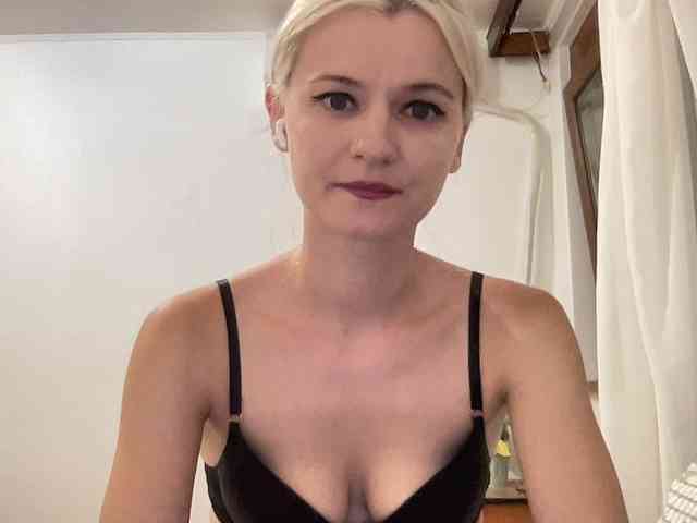OnikaLove webcam