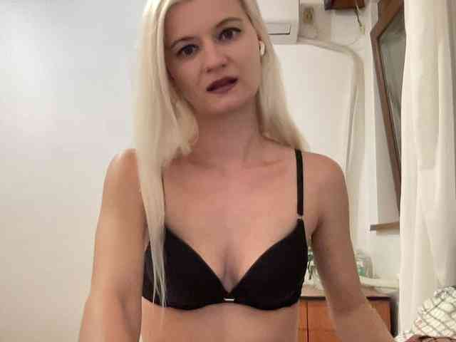 OnikaLove webcam