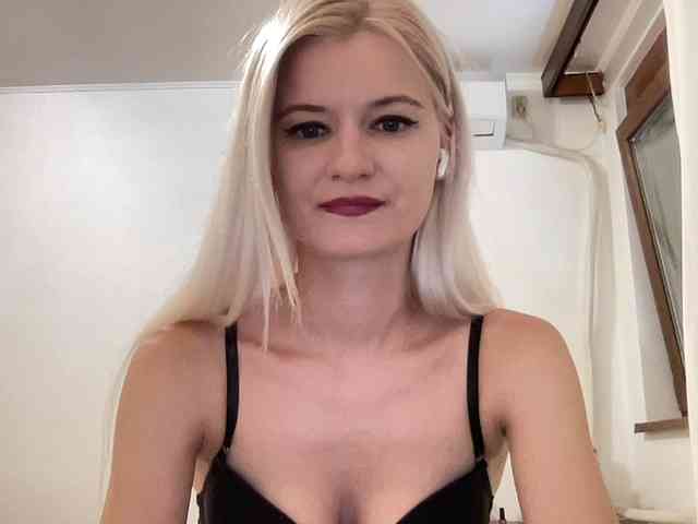 OnikaLove webcam