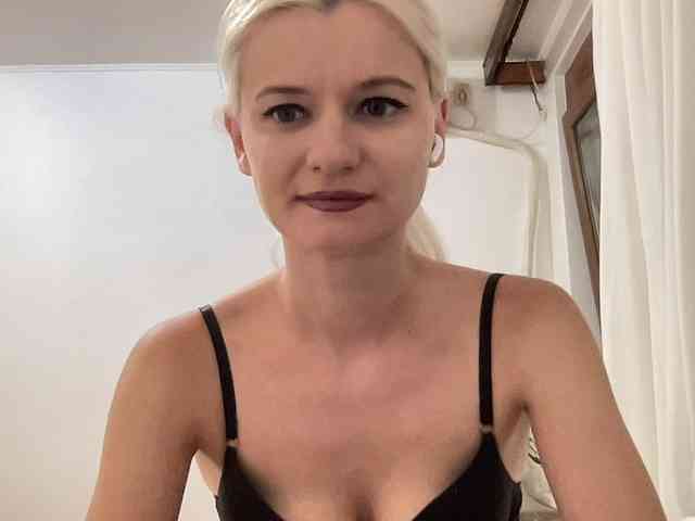 OnikaLove webcam