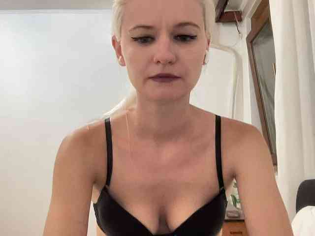 OnikaLove webcam