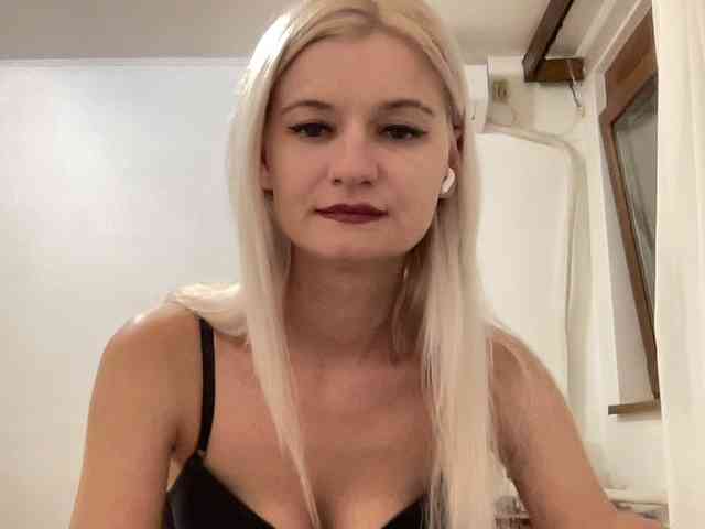 OnikaLove webcam