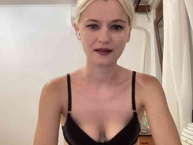 OnikaLove webcam
